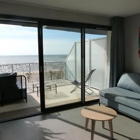 6 Pers Avec Balcon, Piscine Et Acces Direct A - Fr-1-194-195 La Tranche-sur-Mer